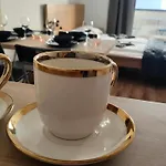 公寓 Cozy Near New York Cafe With Balcony, Parking, Ac