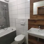 Cozy Near New York Cafe With Balcony, Parking, Ac *