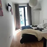 Cozy Near New York Cafe With Balcony, Parking, Ac
