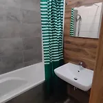 Cozy Near New York Cafe With Balcony, Parking, Ac *