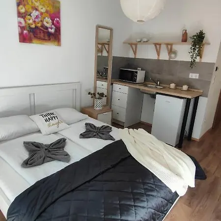Cozy Near New York Cafe With Balcony, Parking, Ac Appartement Boedapest
