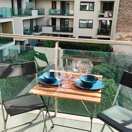 Cozy Near New York Cafe With Balcony, Parking, Ac *