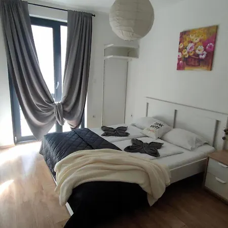 Appartement Cozy Near New York Cafe With Balcony, Parking, Ac