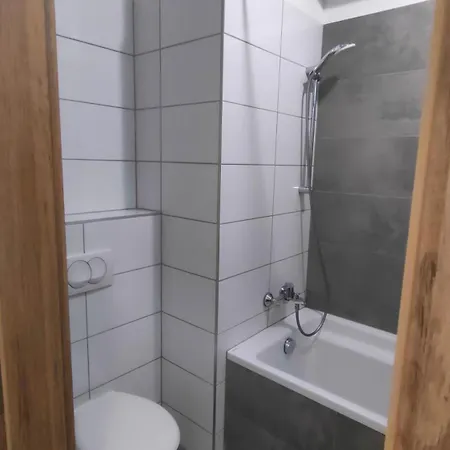 Cozy Near New York Cafe With Balcony, Parking, Ac