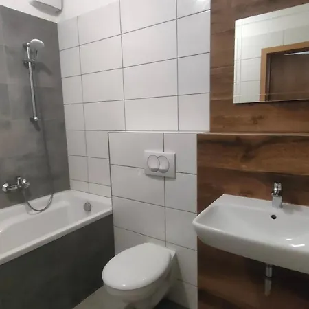 Cozy Near New York Cafe With Balcony, Parking, Ac *