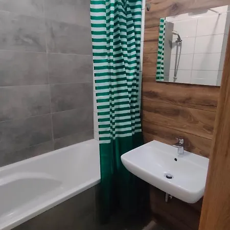 Cozy Near New York Cafe With Balcony, Parking, Ac *